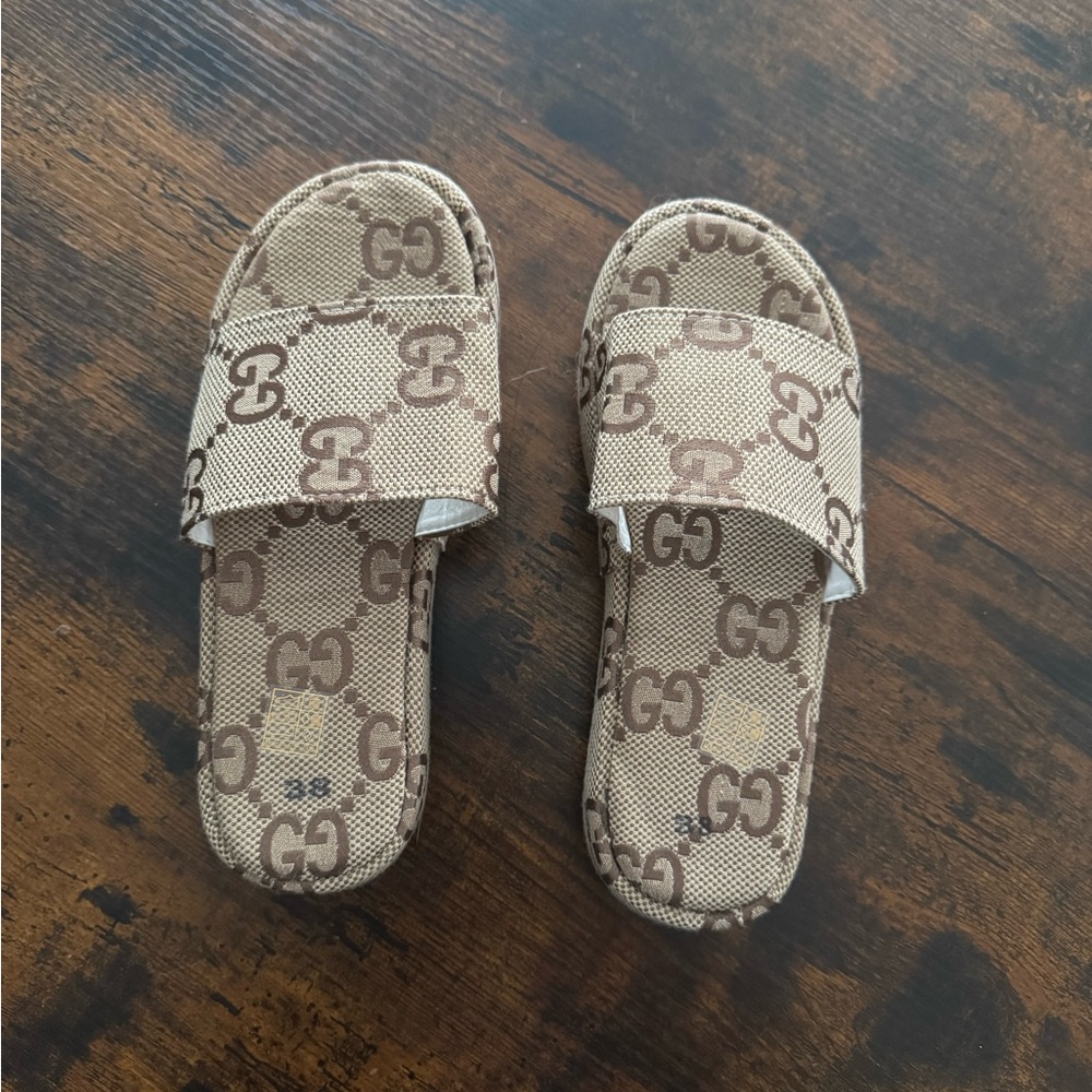 Sandles